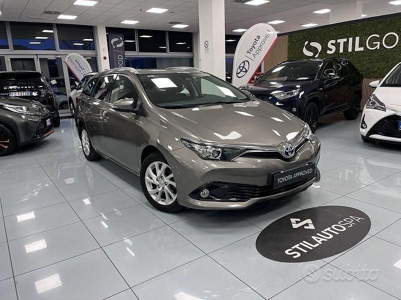 Usata Toyota Auris Touring Sports Active 136 CV (100 kW) 2019 Grigio Station wagon