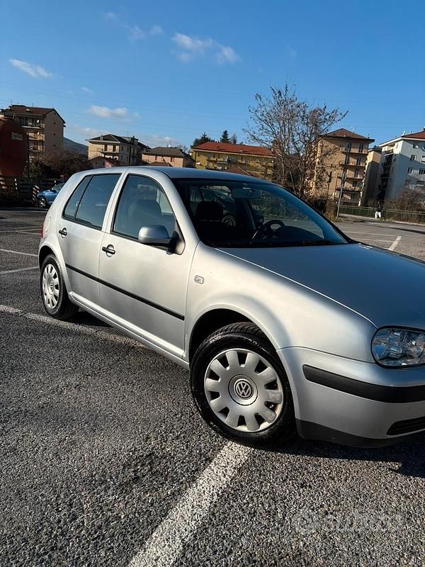Begagnad VW Golf IV 75 HK (55 kW) 2000 Grå Sedan