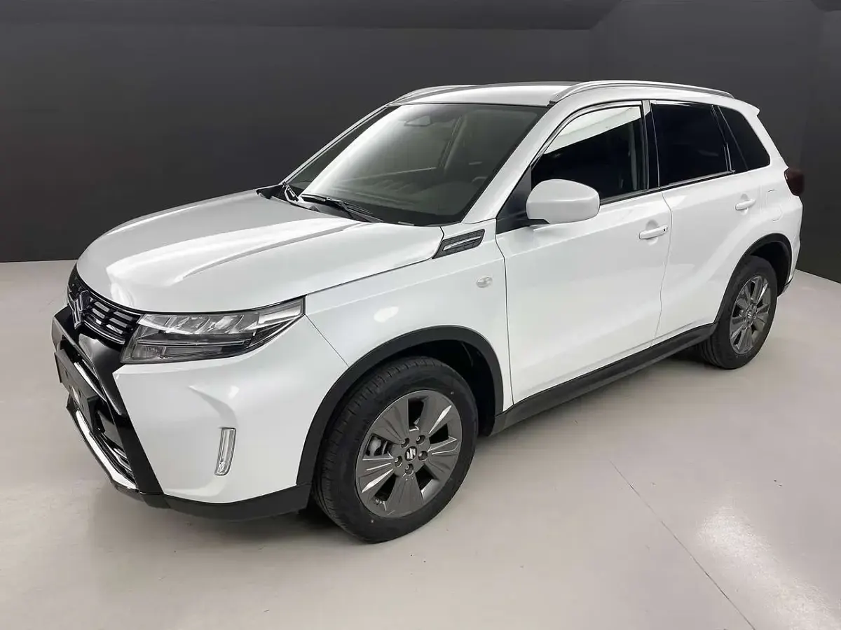 Usata Suzuki Vitara Cool 109 CV (80 kW) 2025 Bianco perla SUV