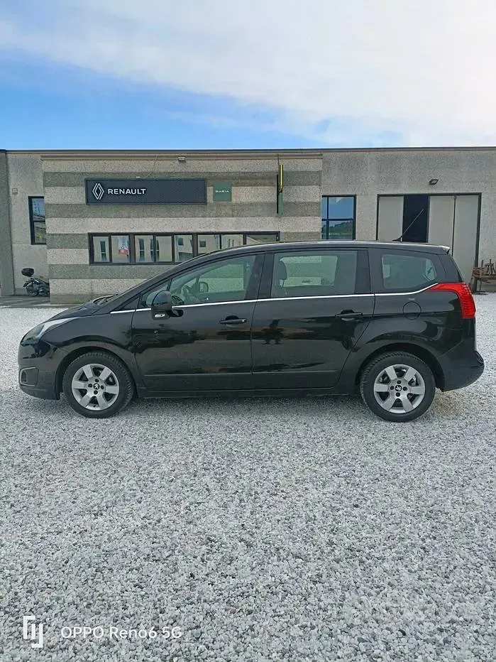 Usata Peugeot 5008 Business-Line 120 CV (88 kW) 2015 Nero Monovolume