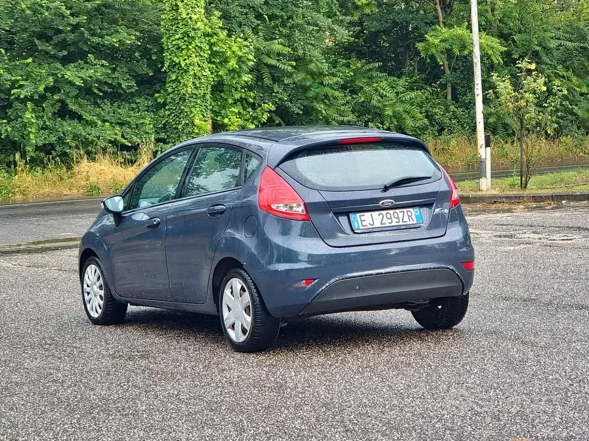 Usata Ford Fiesta Titanium 68 CV (50 kW) 2011 Grigio Berlina
