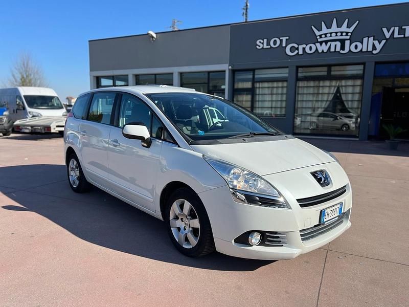 Usata Peugeot 5008 Family 112 CV (82 kW) 2011 Bianco Monovolume