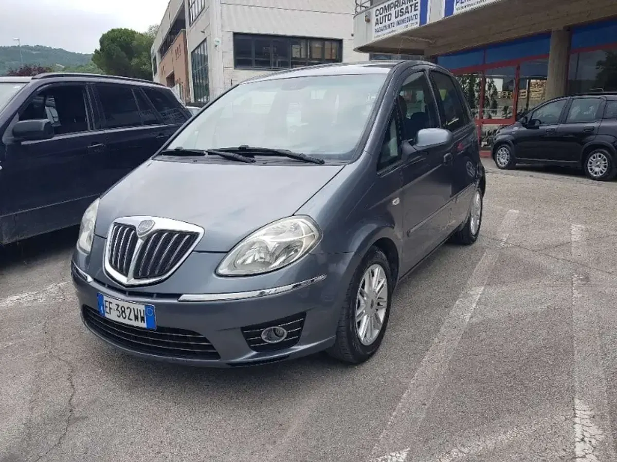 Usata Lancia Musa 95 CV (69 kW) 2010 Blu metallizzato Monovolume