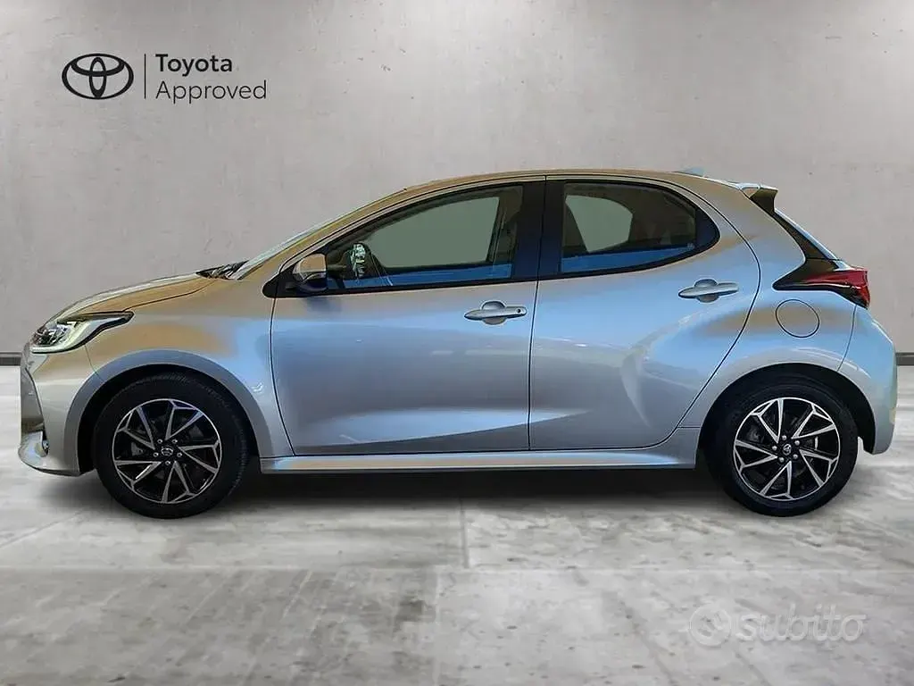 Usata Toyota Yaris Hybrid Trend 116 CV (85 kW) 2023 Silver met Berlina