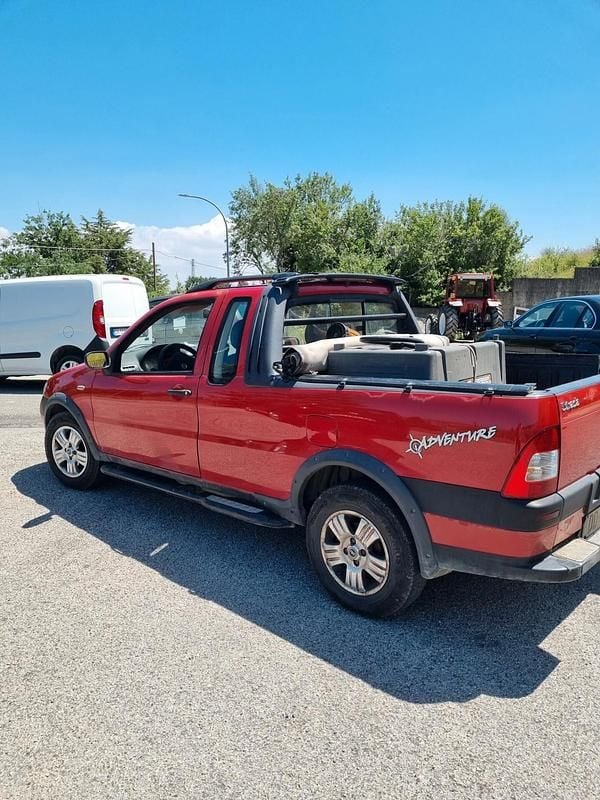 Usata Fiat Strada 84 CV (61 kW) 2006 Rosso Pick-up