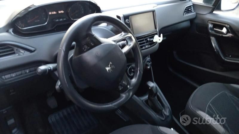 Usata Peugeot 208 Allure 68 CV (50 kW) 2015 Grigio Utilitaria