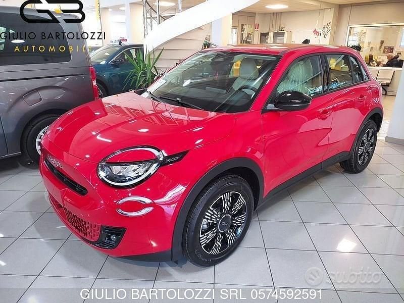 Nuova Fiat 600 Icon 110 CV (80 kW) 2025 Rosso SUV