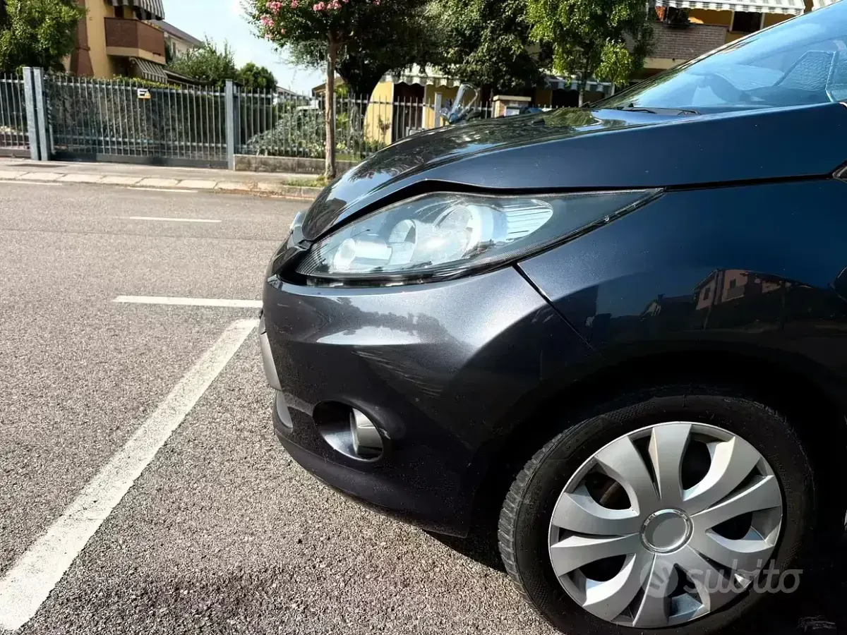 Usata Ford Fiesta 75 CV (55 kW) 2009 Berlina