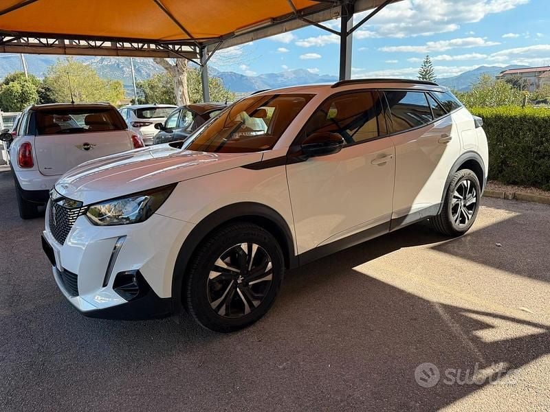 Usata Peugeot 2008 Allure 131 CV (96 kW) 2022 Bianco SUV