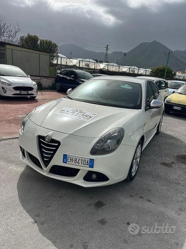 Usata Alfa Romeo Giulietta Distinctive 105 CV (77 kW) 2011 Bianco Utilitaria