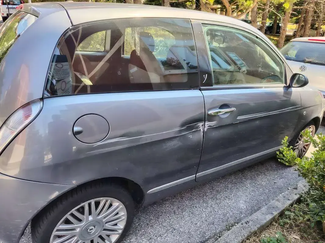 Usata Lancia Ypsilon 90 CV (66 kW) 2007 Grigio Utilitaria