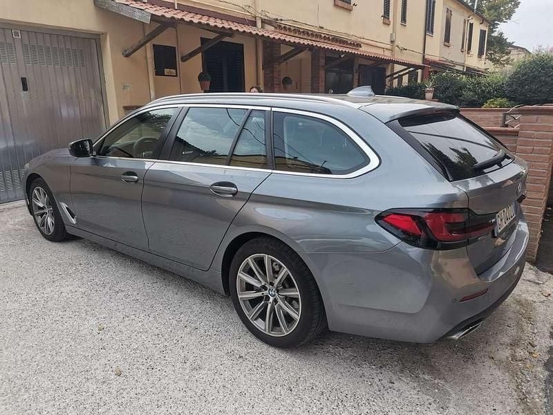 Usata BMW 520 190 CV (139 kW) 2022 Grigio Station wagon