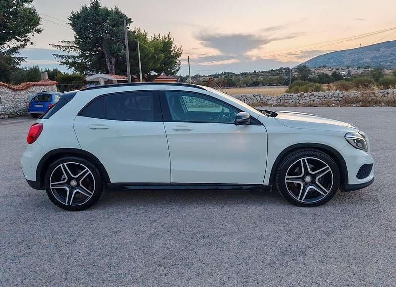 Usata Mercedes GLA220 Premium 177 CV (130 kW) 2017 Nero SUV