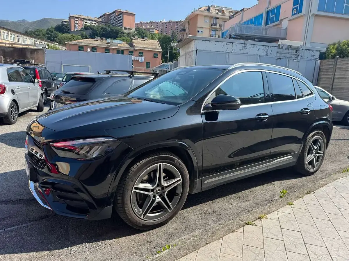 Usata Mercedes GLA200 AMG Line Premium Plus 150 CV (110 kW) 2024 Nero SUV