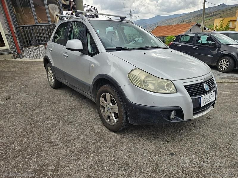 Usata Fiat Sedici Emotion 119 CV (87 kW) 2006 Argento SUV