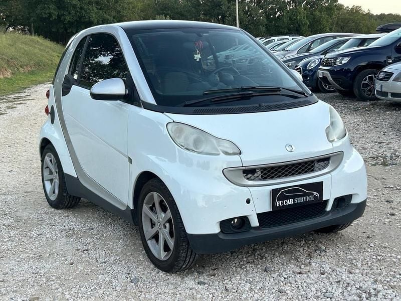 Bianco Usata 2009 Smart ForTwo Coupé Pulse Coupé | 3999 € (Buon prezzo) - Immagine 1/4