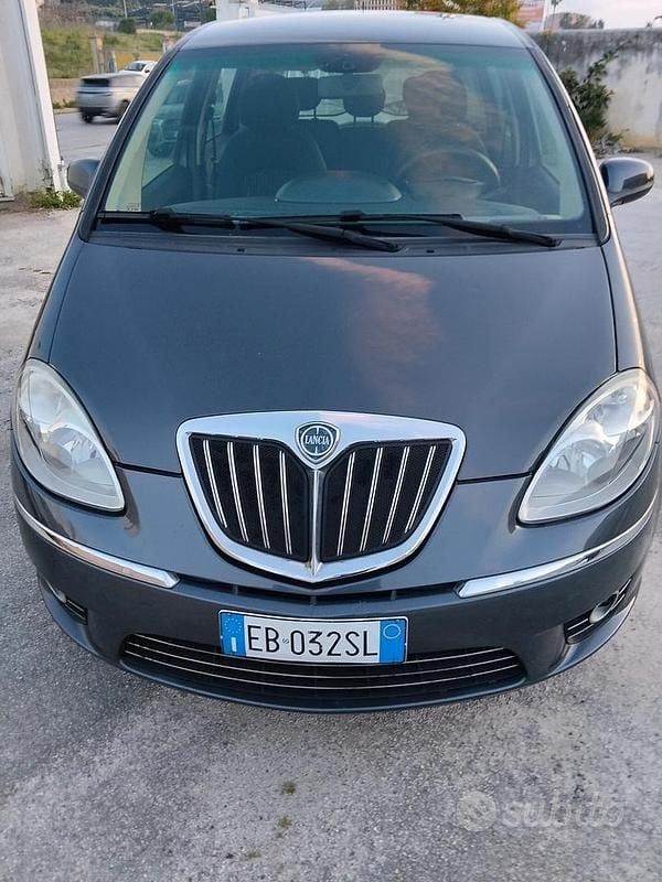 Usata Lancia Musa S 95 CV (69 kW) 2010 Grigio Monovolume