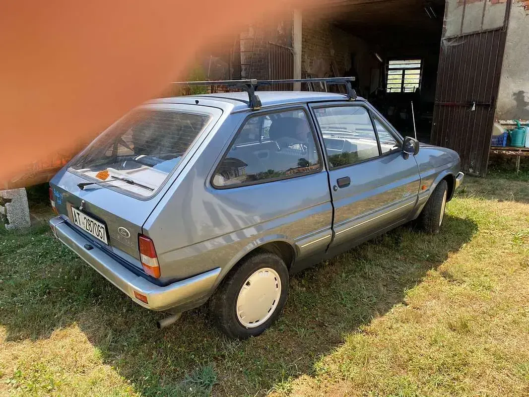 Usata Ford Fiesta 49 CV (36 kW) 1989 Blu/azzurro Utilitaria