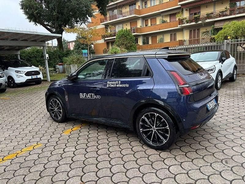 Usata Renault R5 Iconic 77 kW (106 CV) 2024 Blu/azzurro Utilitaria