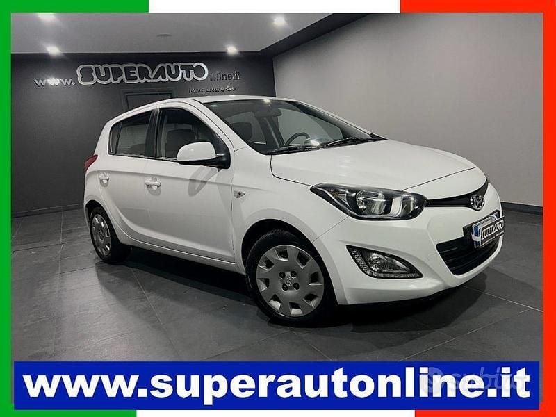 Usata Hyundai i20 Classic 75 CV (55 kW) 2015 Bianco Berlina