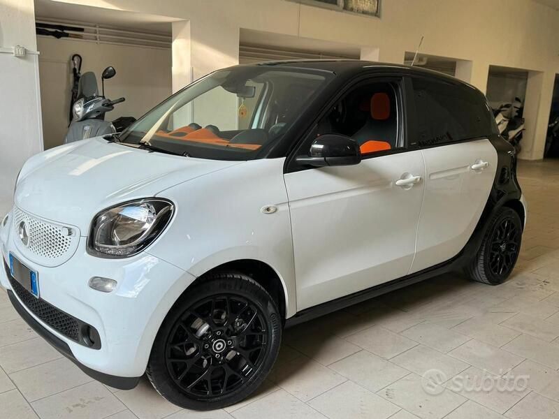 Bianco Usata 2015 Smart ForFour Due volumi | 8500 € (Ottimo prezzo) - Immagine 1/4