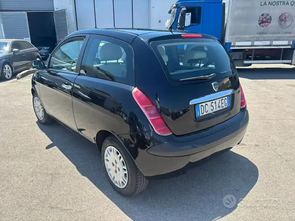 Usata Lancia Ypsilon 60 CV (44 kW) 2006 Nero Utilitaria
