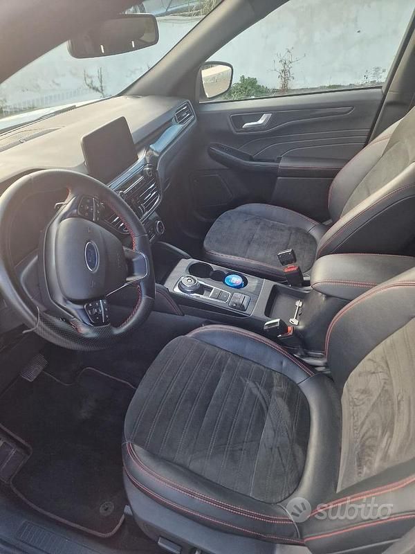 Usata Ford Kuga ST-Line X 120 CV (88 kW) 2023 Bianco SUV