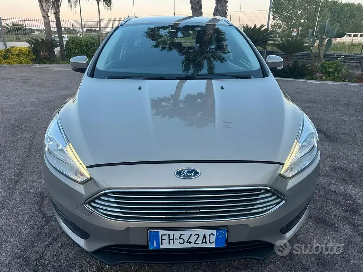 Usata Ford Focus S 120 CV (88 kW) 2017 Giallo Station wagon