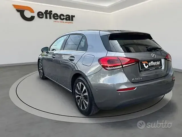 Usata Mercedes A180 Business 116 CV (85 kW) 2021 Grigio Berlina