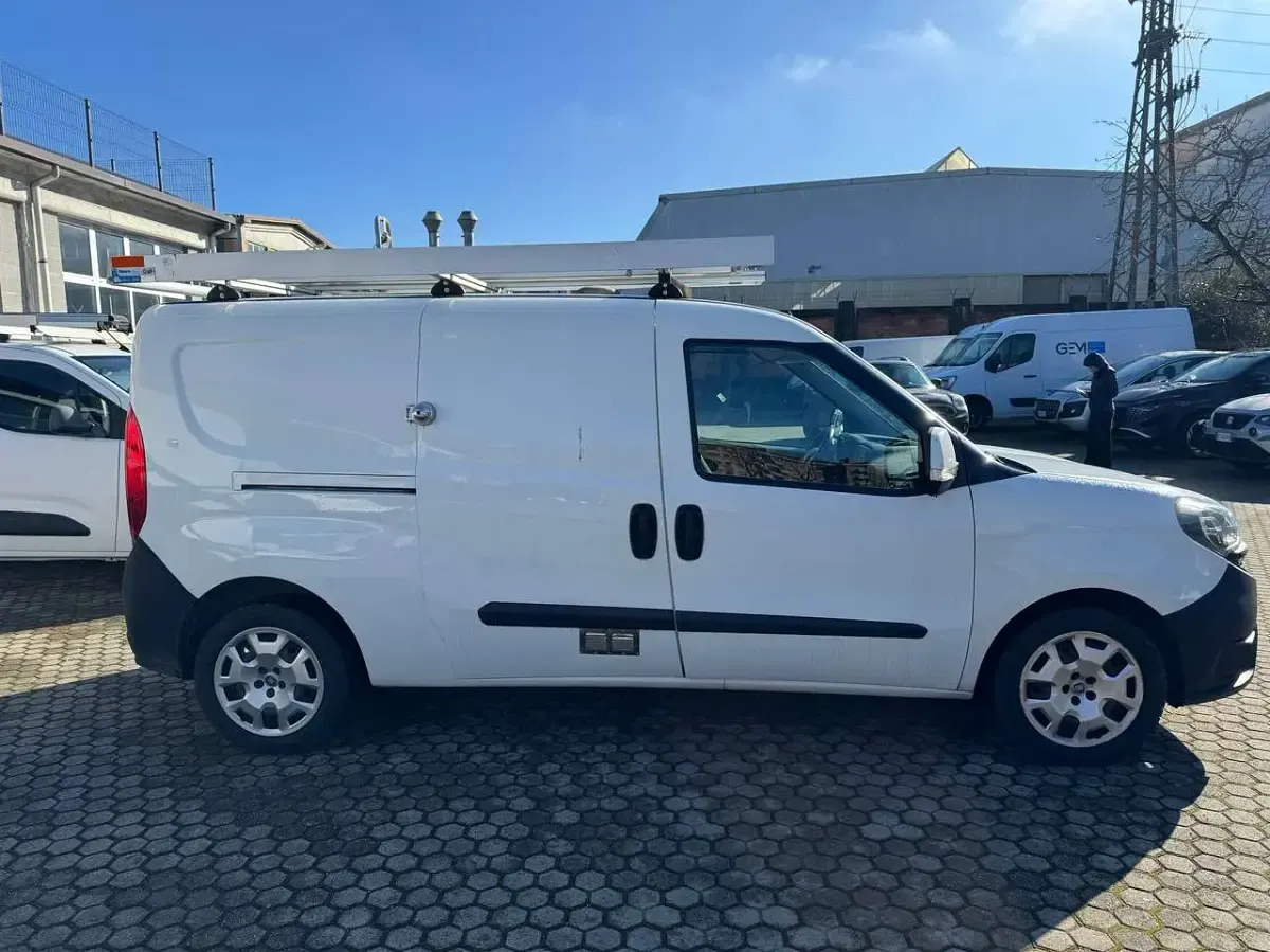 Usata Fiat Doblò 122 CV (89 kW) 2019 Bianco Monovolume