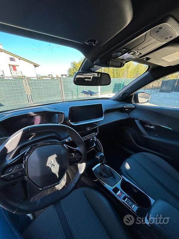 Usata Peugeot 2008 Allure 102 CV (75 kW) 2023 Grigio SUV