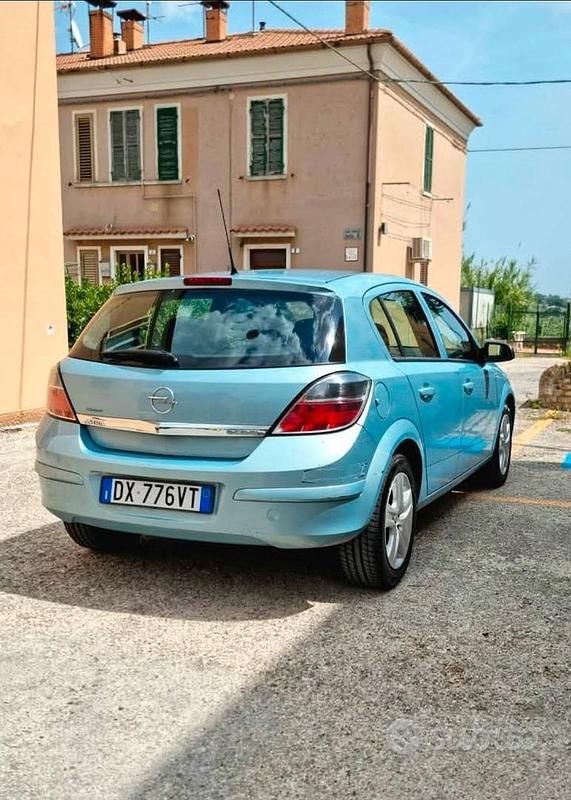 Usata Opel Astra 2009 Blu Berlina