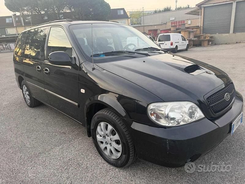 Usata Kia Carnival 145 CV (106 kW) 2005 Nero Monovolume