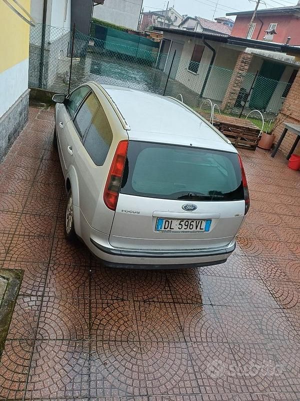 Usata Ford Focus Style 90 CV (66 kW) 2008 Grigio Station wagon