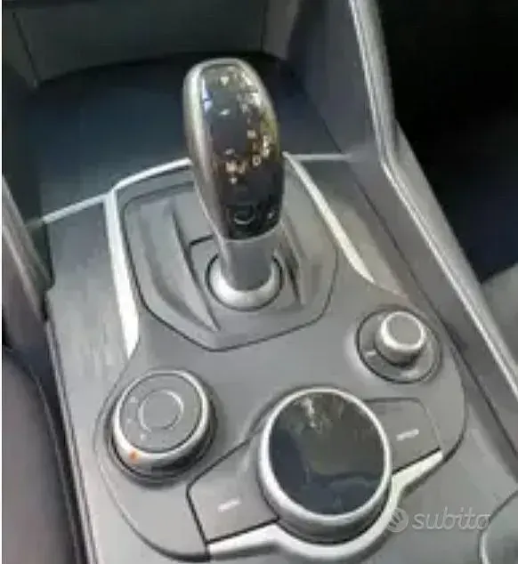 Usata Alfa Romeo Giulia 150 CV (110 kW) 2017 Grigio Berlina