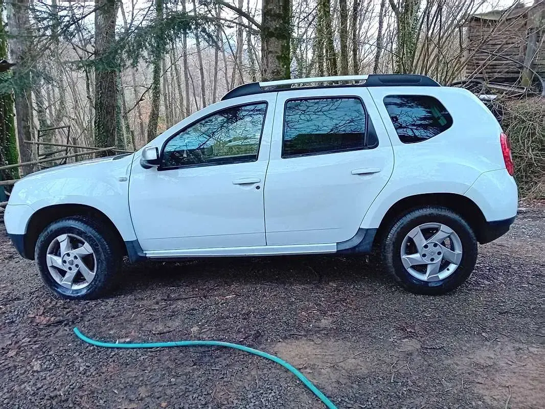 Usata Dacia Duster Lauréate 110 CV (80 kW) 2011 Bianco SUV