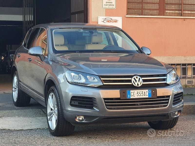 Usata VW Touareg 245 CV (180 kW) 2012 Grigio SUV