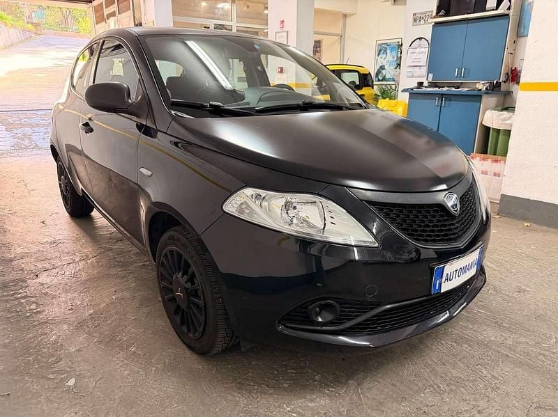Usata Lancia Ypsilon 69 CV (50 kW) 2019 Nero Utilitaria