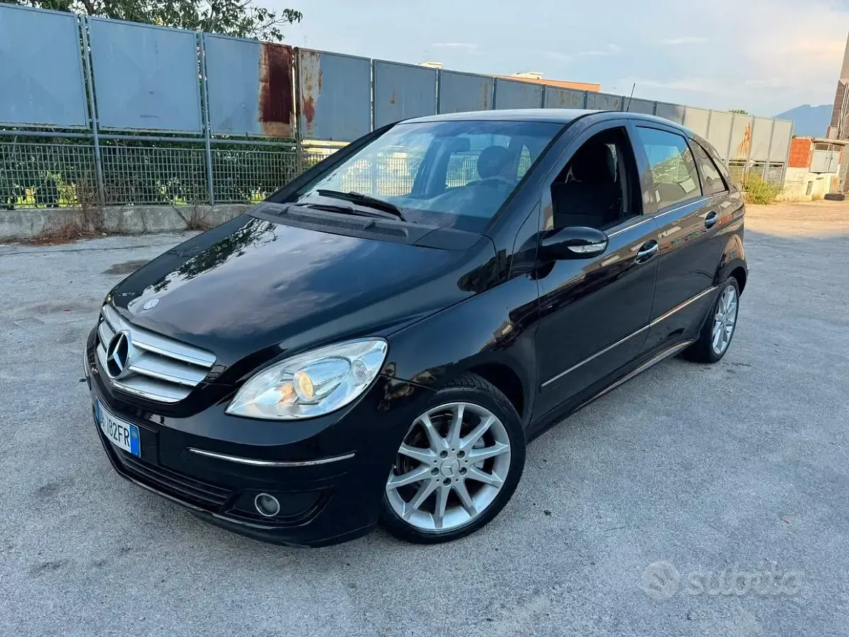 Usata Mercedes B180 109 CV (80 kW) 2007 Nero Monovolume