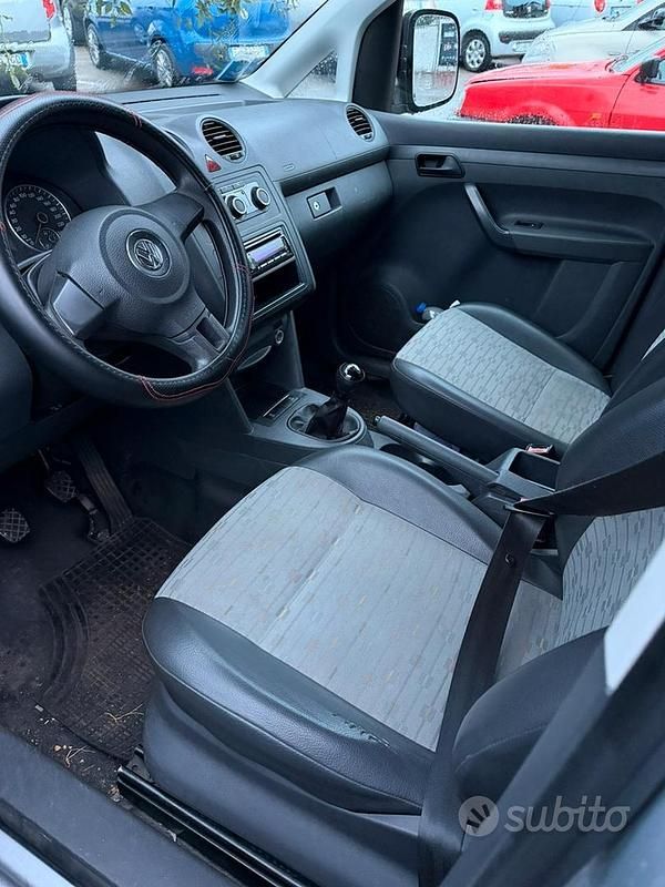 Usata VW Caddy 75 CV (55 kW) 2010 Grigio Monovolume