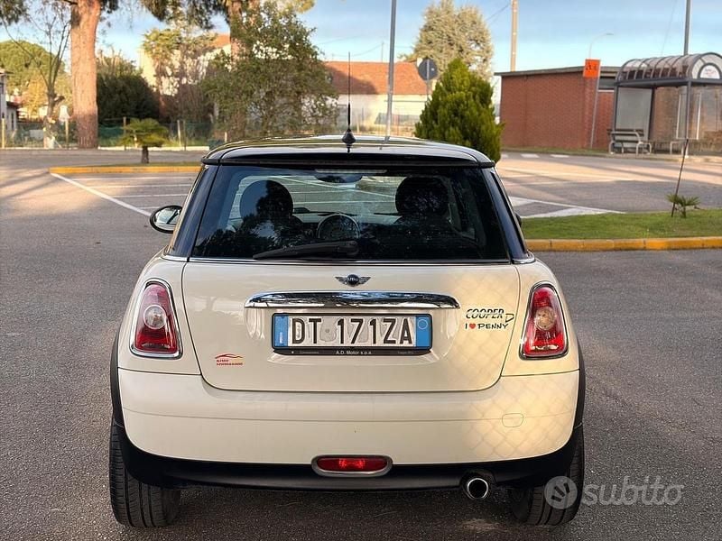 Usata Mini Cooper D 109 CV (80 kW) 2009 Bianco Utilitaria