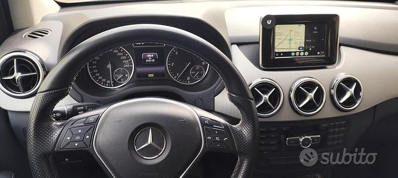 Usata Mercedes B180 109 CV (80 kW) 2013 Bianco Monovolume