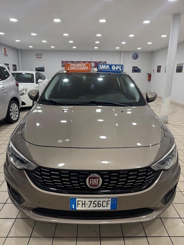 Oro Usata 2017 Fiat Tipo Lounge Tre volumi | 6999 € (Ottimo prezzo) - Immagine 1/4