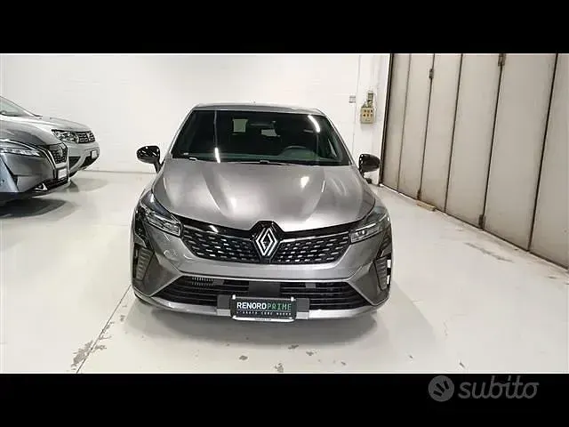 Nuevo Renault Clio V Techno 90 CV (66 kW) 2025 Gris Berlina
