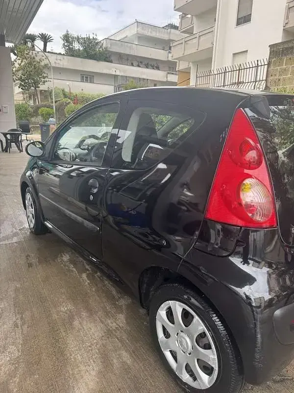 Usata Peugeot 107 68 CV (50 kW) 2009 Nero Utilitaria