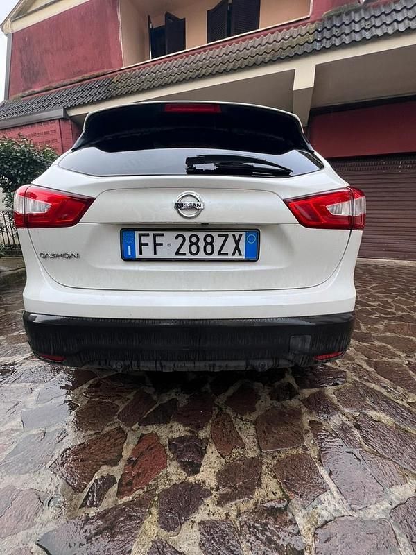 Usata Nissan Qashqai N-Connecta 110 CV (80 kW) 2016 Bianco SUV
