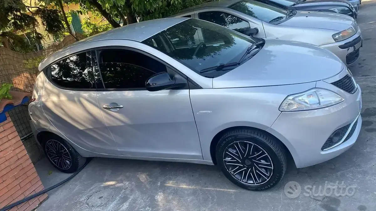 Usata Lancia Ypsilon Platinum 95 CV (69 kW) 2016 Grigio Utilitaria