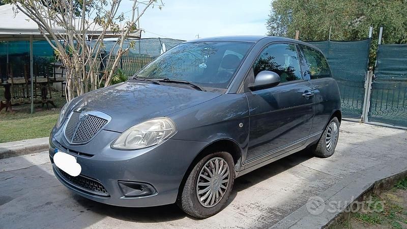Usata 2010 Lancia Ypsilon Due volumi | 3200 € (Buon prezzo) - Immagine 1/4