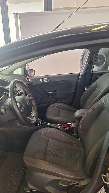 Usata Ford Fiesta 75 CV (55 kW) 2017 Nero Berlina