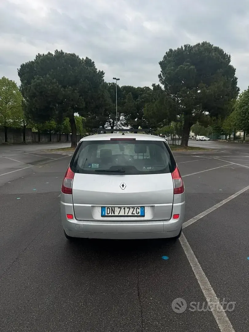 Usata Renault Scenic E-Tech 85 CV (62 kW) 2006 Berlina